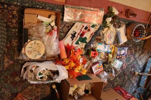 lot 601 image: Miscellaneous lot artificial flower...