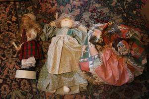 lot 606 image: 3 decorative dolls...