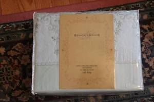 lot 613 image: High gate manor 4 piece organza she...