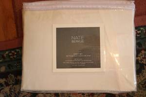 lot 614 image: Nate Berkus sheet set cal king size...