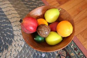 lot 616 image: Decorative fruit bowl...