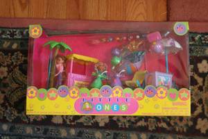 lot 617 image: Little ones toy set new in box...