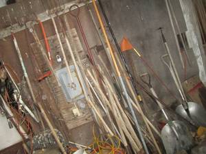 lot 5 image: Content on barn wall including Appl...
