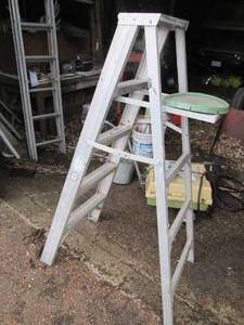 lot 11 image: Warner aluminum 5ft a-frame step la...