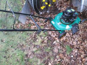lot 17 image: Weed eater SQ 4.5hp push mower with...