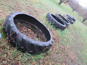 lot 22 image: Tractor tire Sandbox or Garden bed ...