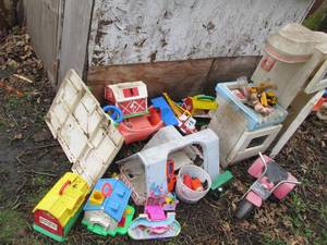 lot 33 image: Vintage Childrens play kitchen, Fi...
