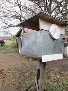 lot 46 image: Outdoor thermometer and giant wood...