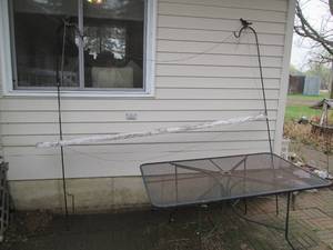 lot 47 image: Metal outdoor patio table plus (2) ...