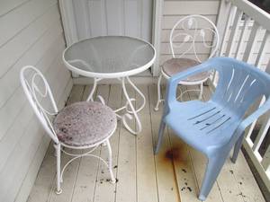 lot 48 image: 3pc white metal patio set with glas...
