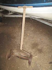 lot 68 image: Vintage manual reel push mower...