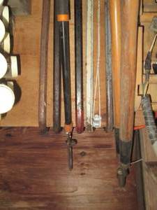 lot 86 image: Collection of crow bars and (2) gar...
