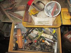 lot 104 image: Mechanical overflow drawer plus ben...