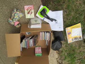 lot 116 image: Music CDs, unused greeting cards, ...