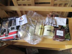 lot 129 image: Barbasol grooming kit and Dr. Jeane...