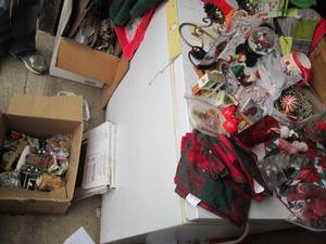 lot 138 image: Lot of Christmas ornaments and deco...