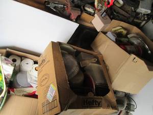 lot 152 image: Large lot of kitchen supplies inclu...