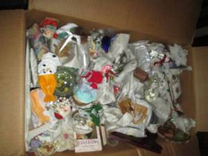 lot 173 image: Entire box of household nik naks an...