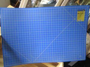 lot 176 image: Dritz 24x36in craft cutting mat...