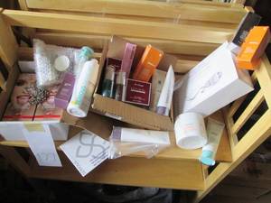 lot 177 image: Large lot of health and beauty care...