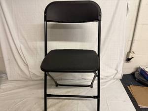 lot 14 image: 2 Plastic Folding Chairs