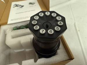 lot 21 image: EO23 Electronic Deadbolt Door Knob