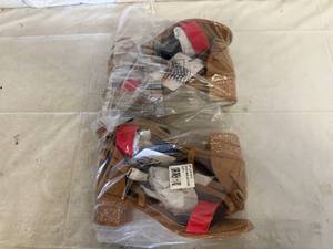 lot 74 image: 2 Pairs of Muk Luks Sandals - Size 9