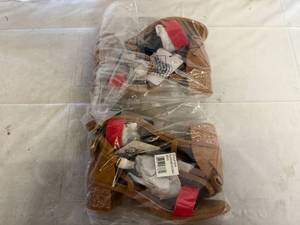 lot 76 image: 2 Pairs of Muk Luks Sandals - Size 9