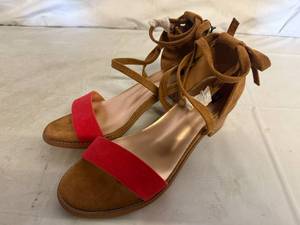 lot 73 image: 2 Pairs of Muk Luks Sandals - Size 9