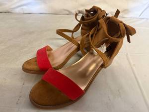 lot 75 image: 2 Pairs of Muk Luks Sandals - Size 9