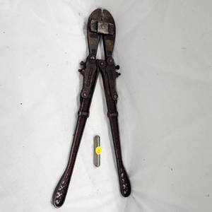 lot 91 image: Bulldog Bolt Cutters and Magnet