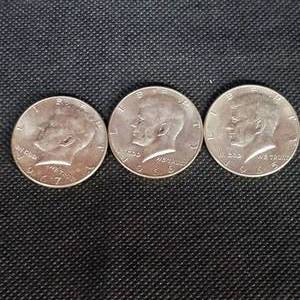 lot 52 image: 1965,1968,1971 Kennedy 50c