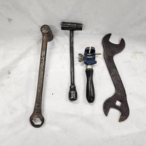 lot 96 image: Vintage Mid 20th Tools, JD-55