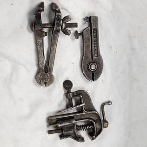 lot 104 image: (3)Miniature Vises