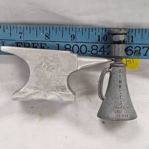 lot 114 image: Vintage Simplex Salesman Sample Mini Jack