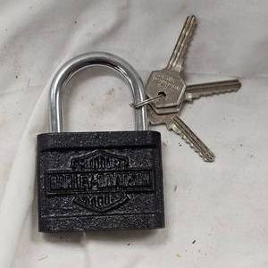 lot 142 image: Motor Harley Davidson Padlock XXL, As New