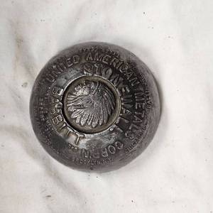 lot 147 image: Antique Stonewalll Babbit and Paperweight from 1910s-1920s