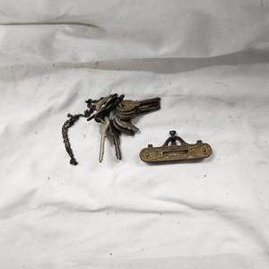 lot 155 image: 1950s Stanley Brass Level and Ring of Padlock Keys