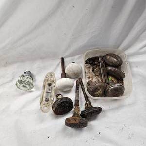 lot 161 image: Lot of 1900s Door Knobs (10-11)