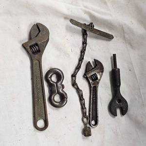 lot 174 image: 4 and 6 Crescent Wrenches & Specialty Tools