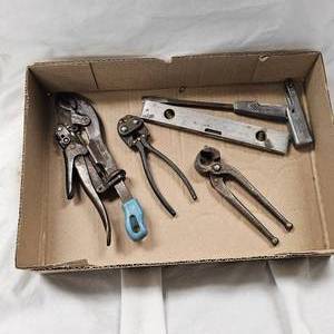 lot 179 image: Werner Milling Co., Windom, MN Specialty Screwdriver and Silver Bullet Level and other Tools