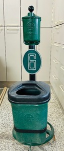 lot 61 image: Hole 6 Golf Ball Washing Stand
