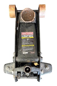 lot 118 image: Craftsman 3-Ton Capacity Floor Jack