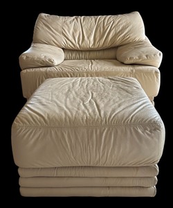lot 22 image: Oversized Natuzzi Leather Italian Chair and Ottoman