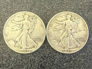 lot 10 image: 2 1943 Walking Liberty Half Dollars