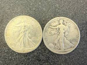 lot 13 image: 2 1943 Walking Liberty Half Dollars