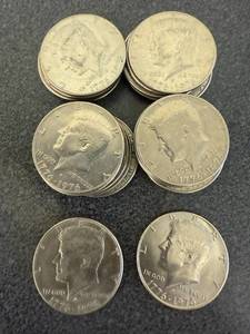 lot 53 image: 22 Bicentennial Kennedy Half Dollars