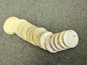 lot 96 image: 20 Silver Washington Quarters