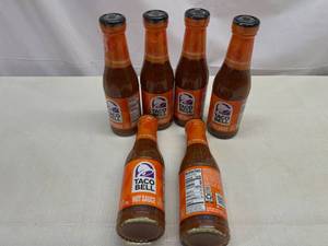 lot 393 image: MM. 6x 7.5oz Taco Bell Hot Sauce