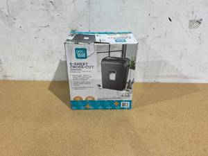 lot 454 image: Pen  Gear 6 Sheet Micro-Cut Paper Shredder
